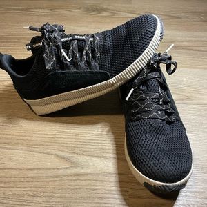 Sorel Out and About black sneakers Sz 8
